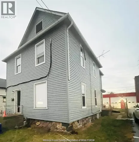 4 Hazelton Street Leamington ON N8H 1B6