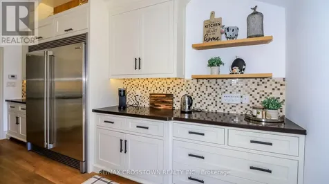 183 Lakeshore Road West Oro-medonte ON L0L 2E0