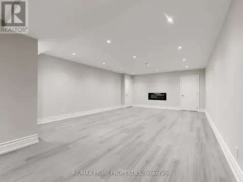 46 Scrivener Drive Aurora ON L4G 0Y8