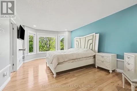 6072 Longleaf Drive Ottawa ON K1W 1G4