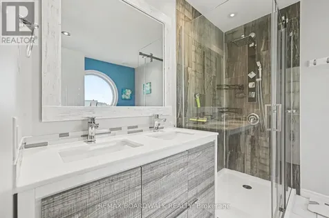 6072 Longleaf Drive Ottawa ON K1W 1G4