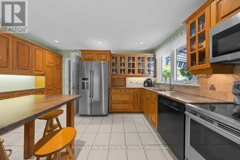 30 Biscayne Crescent Ottawa ON K2E 6Y9