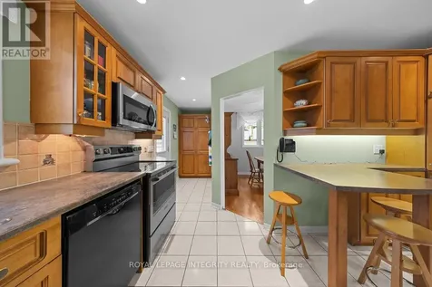 30 Biscayne Crescent Ottawa ON K2E 6Y9