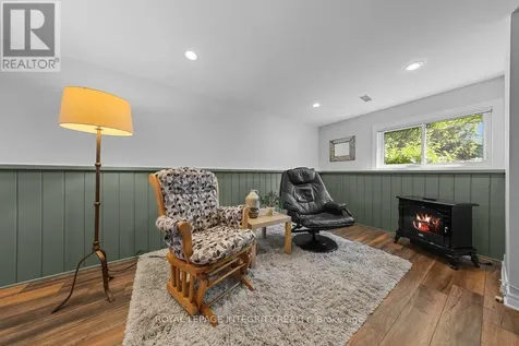 30 Biscayne Crescent Ottawa ON K2E 6Y9