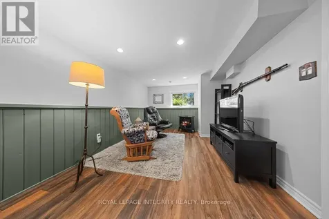30 Biscayne Crescent Ottawa ON K2E 6Y9
