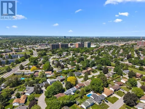 30 Biscayne Crescent Ottawa ON K2E 6Y9