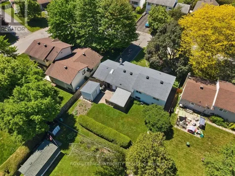 30 Biscayne Crescent Ottawa ON K2E 6Y9