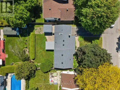30 Biscayne Crescent Ottawa ON K2E 6Y9