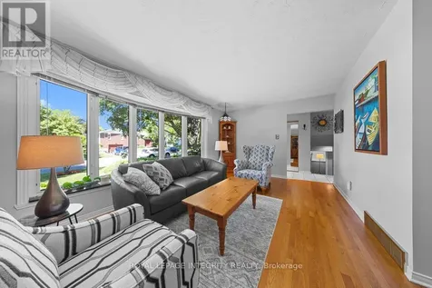 30 Biscayne Crescent Ottawa ON K2E 6Y9