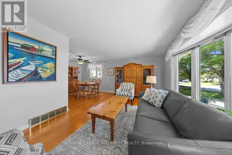 30 Biscayne Crescent Ottawa ON K2E 6Y9