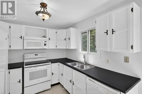 6202 Ravine Way Ottawa ON K1C 2W4