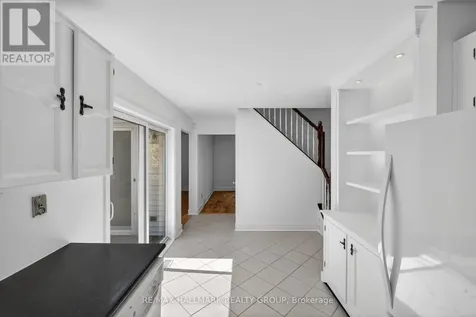 6202 Ravine Way Ottawa ON K1C 2W4