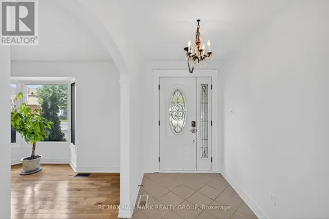 6202 Ravine Way Ottawa ON K1C 2W4