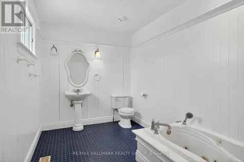 6202 Ravine Way Ottawa ON K1C 2W4