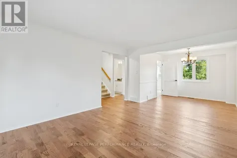 8 Gillespie Crescent Ottawa ON K1V 9X8