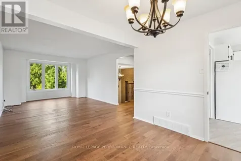 8 Gillespie Crescent Ottawa ON K1V 9X8