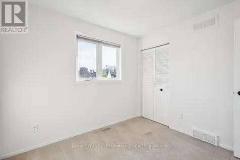 8 Gillespie Crescent Ottawa ON K1V 9X8