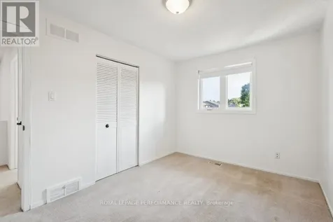 8 Gillespie Crescent Ottawa ON K1V 9X8