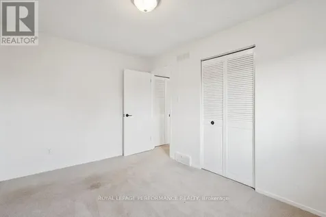 8 Gillespie Crescent Ottawa ON K1V 9X8