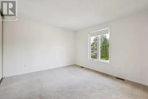 8 Gillespie Crescent Ottawa ON K1V 9X8
