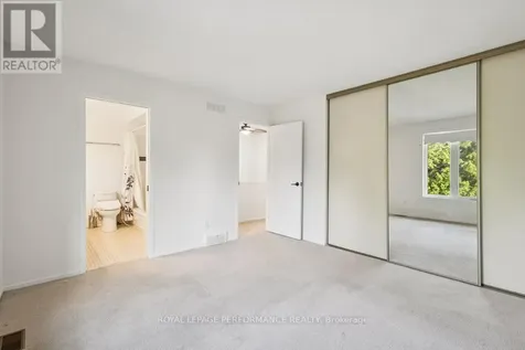 8 Gillespie Crescent Ottawa ON K1V 9X8