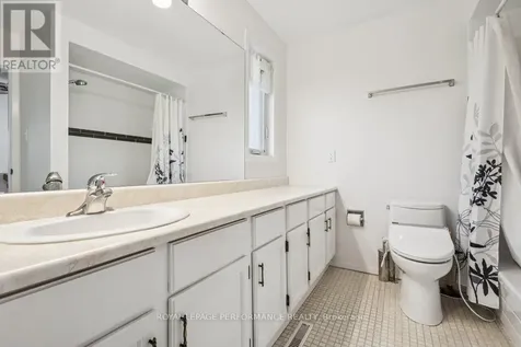 8 Gillespie Crescent Ottawa ON K1V 9X8