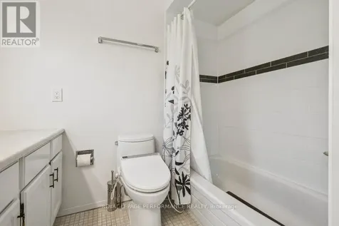 8 Gillespie Crescent Ottawa ON K1V 9X8