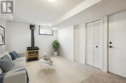 8 Gillespie Crescent Ottawa ON K1V 9X8