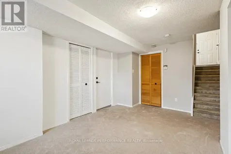 8 Gillespie Crescent Ottawa ON K1V 9X8