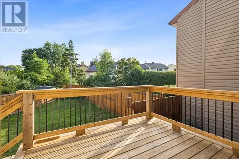8 Gillespie Crescent Ottawa ON K1V 9X8
