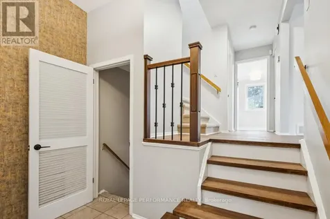 8 Gillespie Crescent Ottawa ON K1V 9X8