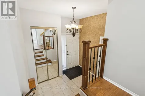 8 Gillespie Crescent Ottawa ON K1V 9X8
