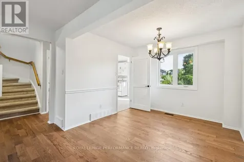 8 Gillespie Crescent Ottawa ON K1V 9X8
