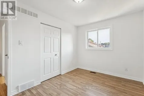 6 Gillespie Crescent Ottawa ON K1V 9X8