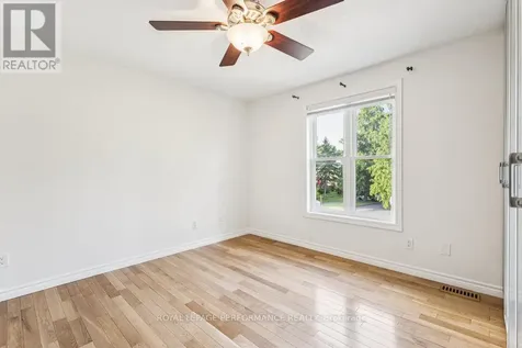 6 Gillespie Crescent Ottawa ON K1V 9X8