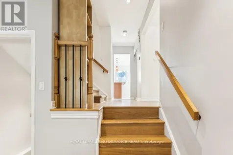 6 Gillespie Crescent Ottawa ON K1V 9X8