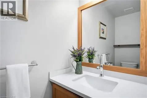 36 Wiltshire Place Ancaster ON L9K 1M5