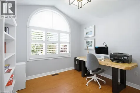 36 Wiltshire Place Ancaster ON L9K 1M5