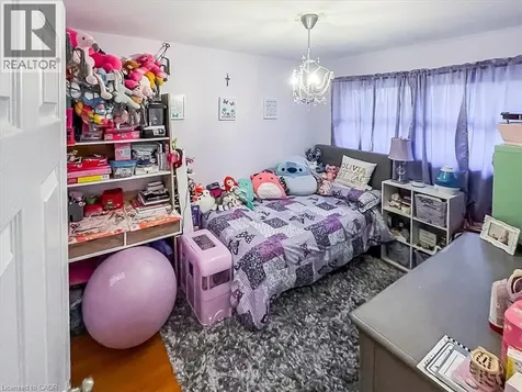 9 Grenadier Drive Hamilton ON L8T 4C7