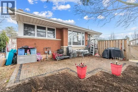 9 Grenadier Drive Hamilton ON L8T 4C7
