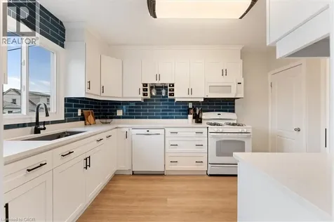 17 Craigmiller Avenue Hamilton ON L8L 3H9