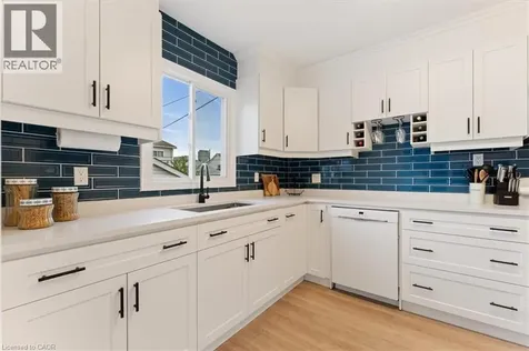 17 Craigmiller Avenue Hamilton ON L8L 3H9