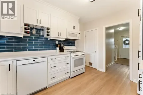 17 Craigmiller Avenue Hamilton ON L8L 3H9