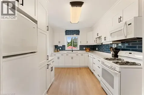 17 Craigmiller Avenue Hamilton ON L8L 3H9