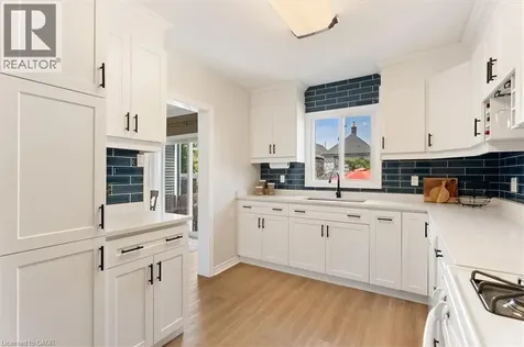 17 Craigmiller Avenue Hamilton ON L8L 3H9