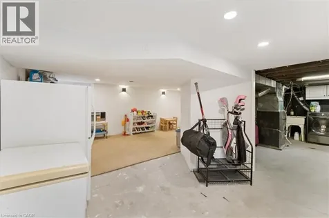 17 Craigmiller Avenue Hamilton ON L8L 3H9