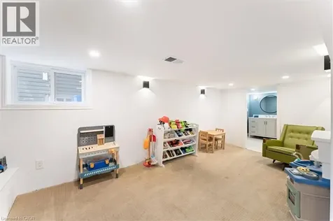 17 Craigmiller Avenue Hamilton ON L8L 3H9