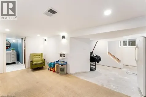 17 Craigmiller Avenue Hamilton ON L8L 3H9