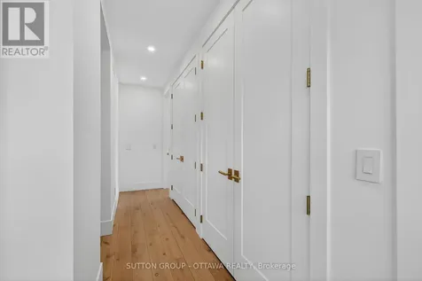 1533 Rosebella Avenue Ottawa ON K1T 1G6