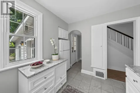 568 Golden Avenue Ottawa ON K2A 2E9